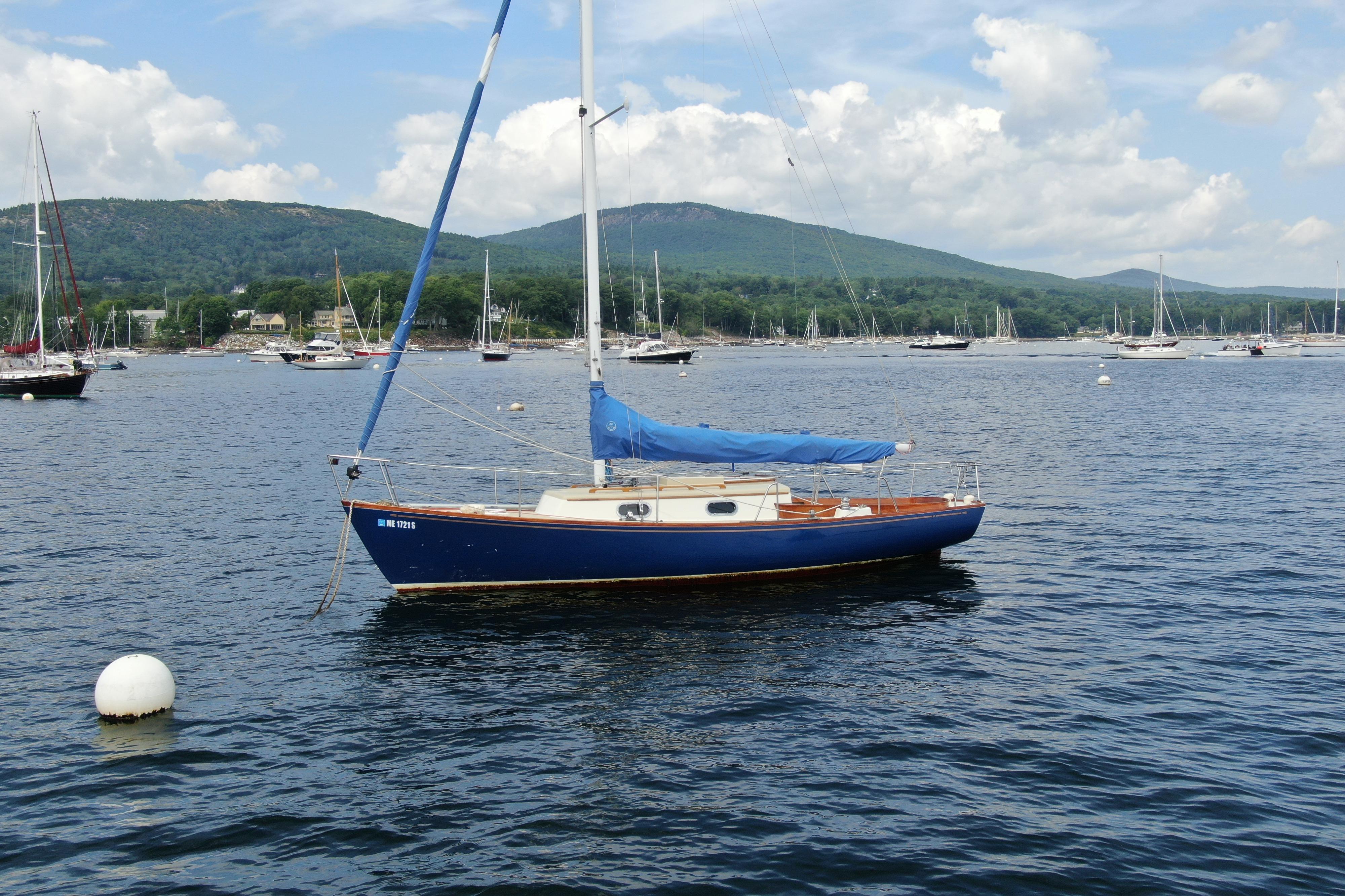 Hank Hinckley Great Harbor 26 1998 Hank Hinckley Great Harbor 26 sailboat on a scenic lake with mountains.