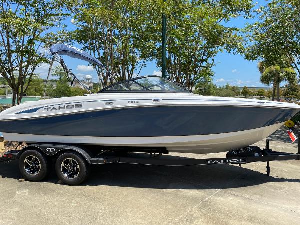 2023 Tahoe 210 Si