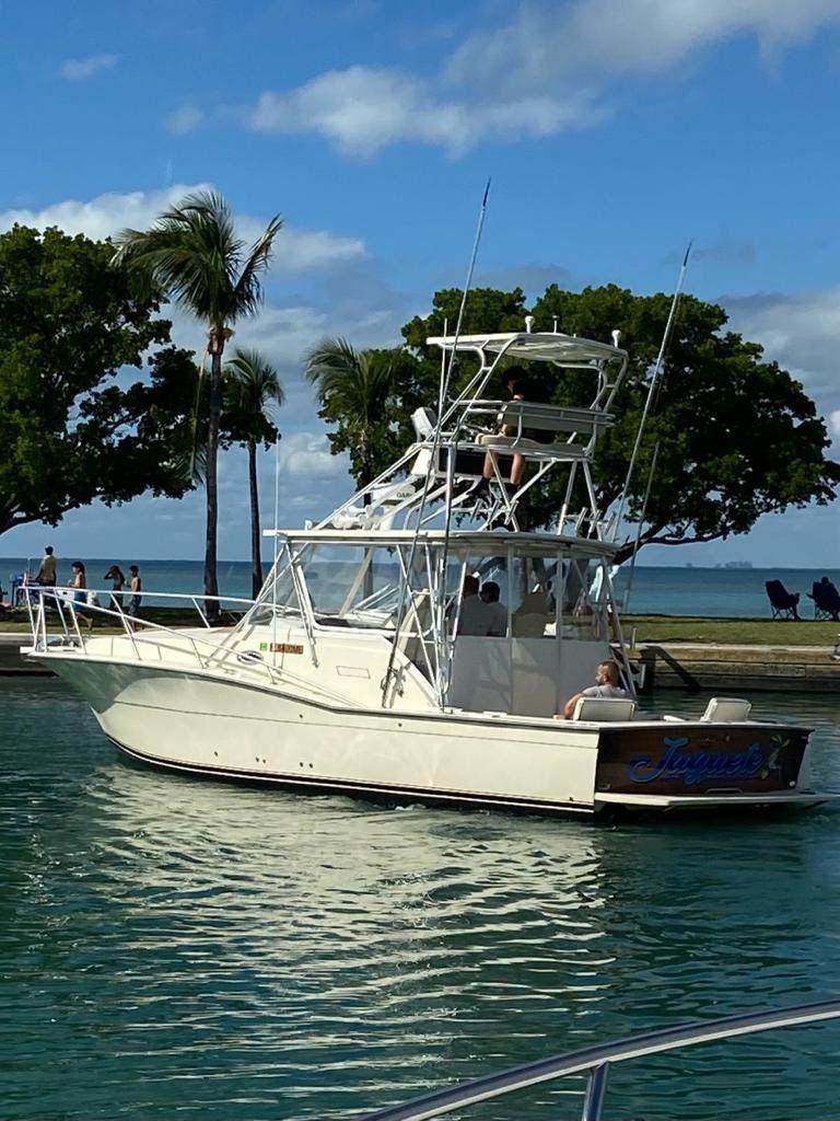 Atlantic 34 Express 1988 Atlantic 34 Express boat on water, surrounded by palm trees and blue sky.