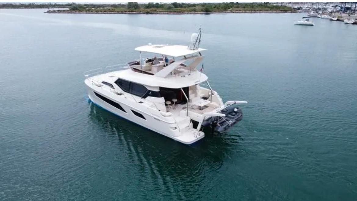 2015 Aquila 44 Yacht