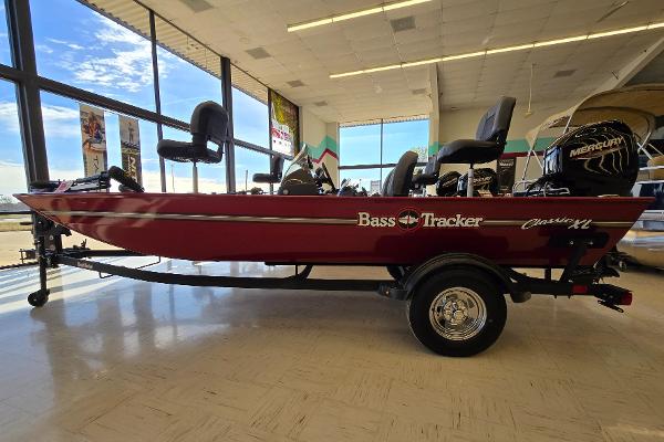 2025 Tracker Bass Tracker Classic XL