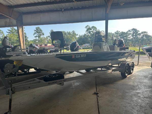 Excel 220 Bay Pro 2018 Excel 220 Bay Pro boat on trailer in covered storage area.