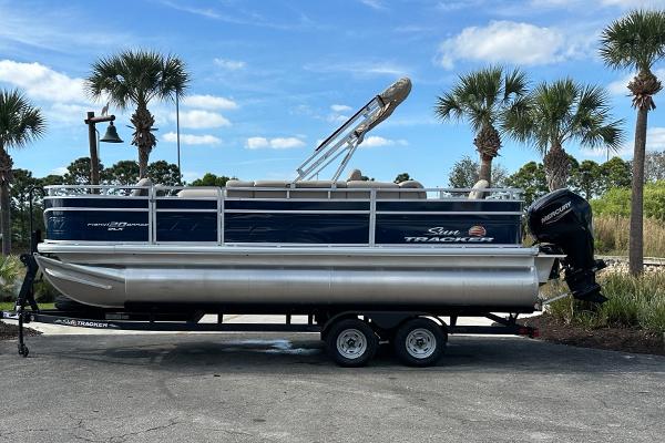2023 Sun Tracker Fishin' Barge 20 DLX