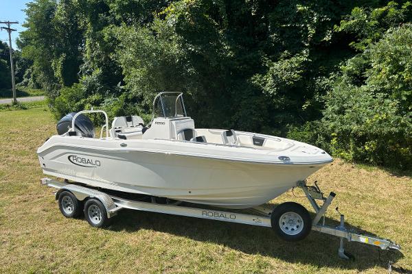 Robalo R200 Center Console 2024 Robalo R200 Center Console boat on a trailer in a grassy area.