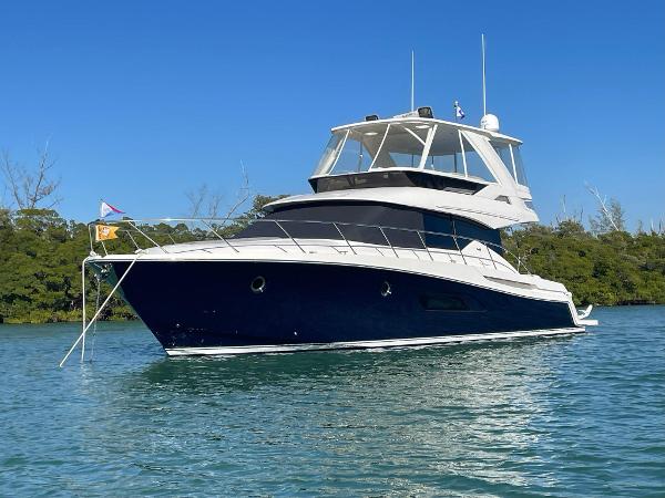 Tiara Yachts F53 Flybridge