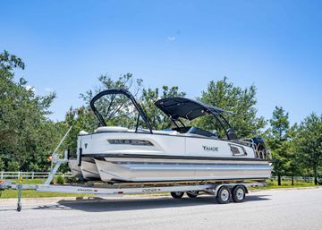 2025 Tahoe Pontoon Grand Tahoe LTD Elite Windshield