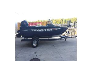Tracker Pro Guide V-175 Combo 2026 Tracker Pro Guide V-175 Combo boat on trailer, parked outdoors.