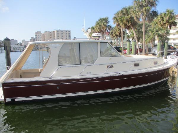 2007 Mainship Pilot 34 Sedan