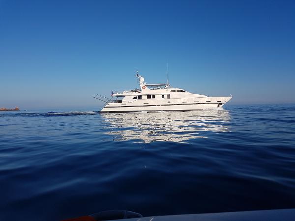 1991 Azimut 90