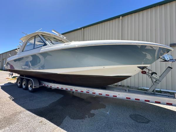 2021 Boston Whaler Realm 380