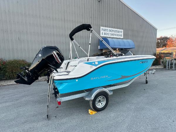 Bayliner Element M17 2024 Bayliner Element M17 boat with Mercury engine, parked outside showroom.