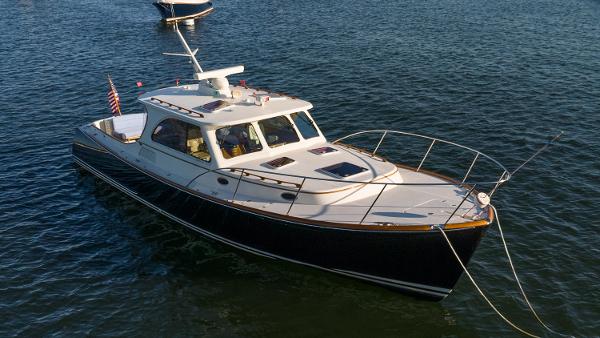 Hinckley Talaria 40