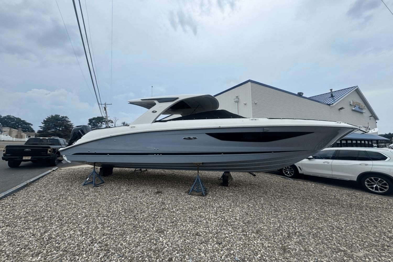 2025 Sea Ray SLX 350 Outboard