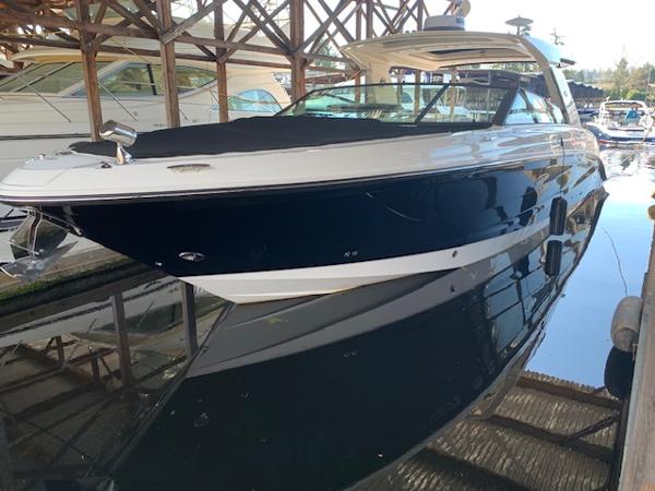 Sea Ray SLX 400 2022 Sea Ray SLX 400 yacht docked, reflecting on calm water.