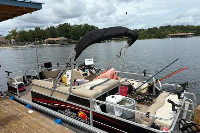 2013 Sun Tracker Fishing Barge 22