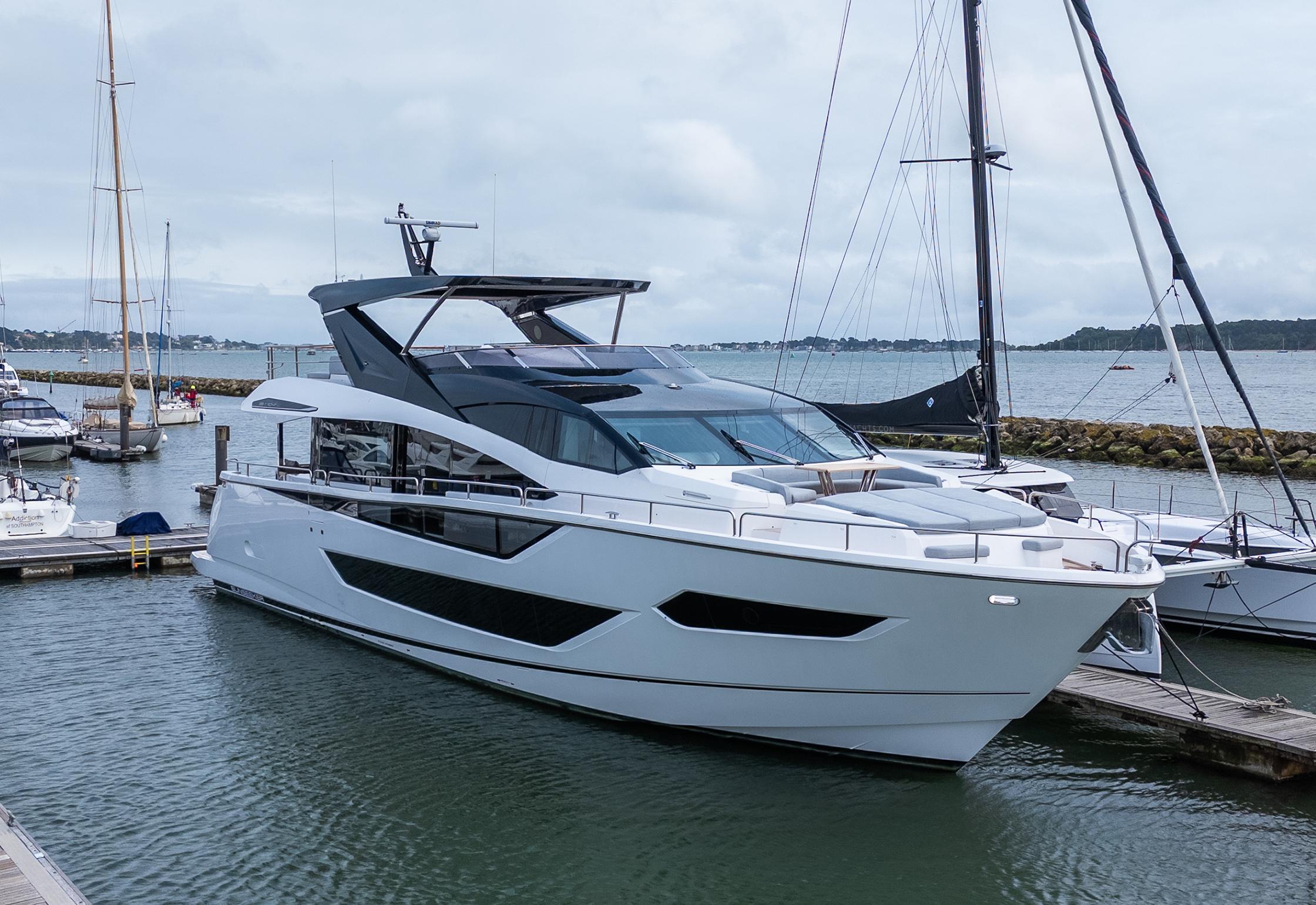 2024 Sunseeker 88 Yacht