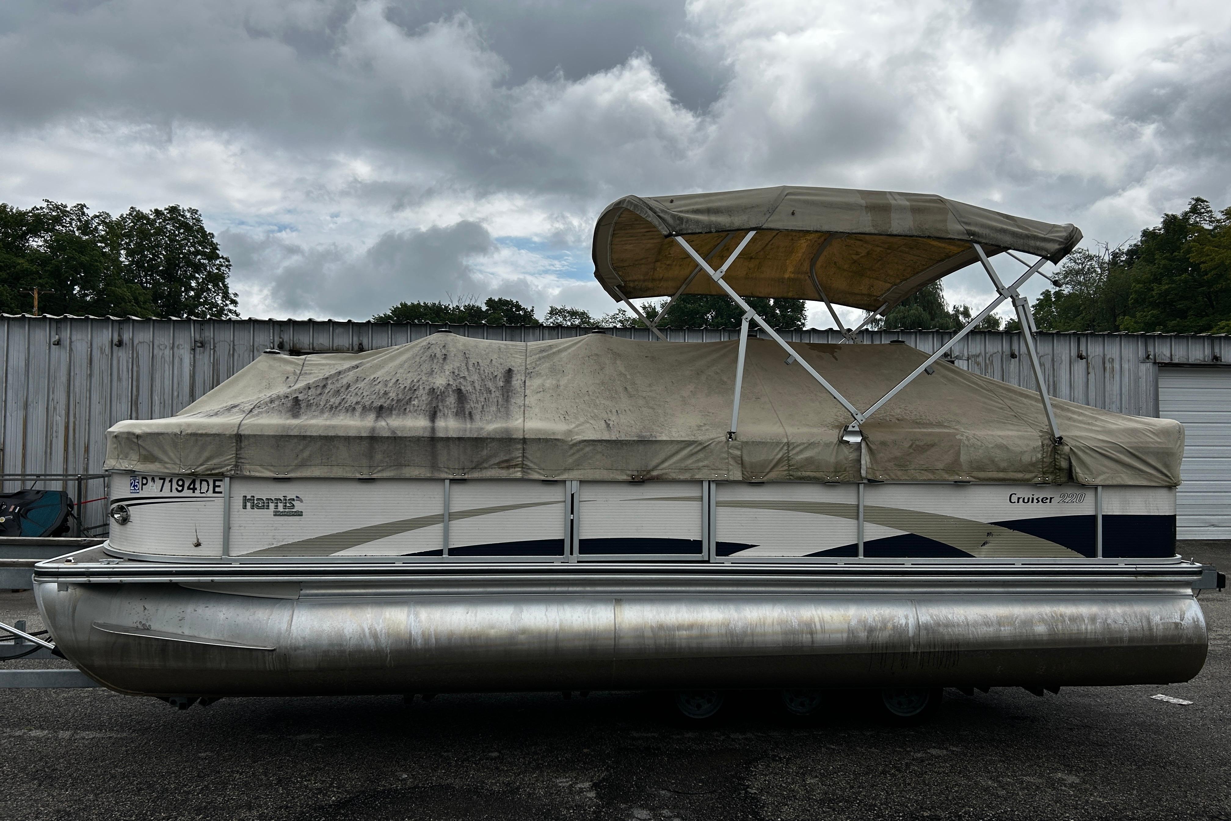 2009 Harris CRUSIER 220
