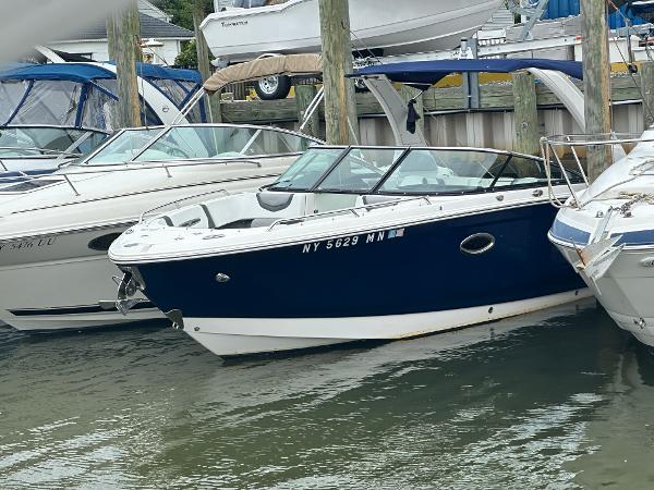 Chaparral 267 SSX 2018 Chaparral 267 SSX boat docked at a marina.