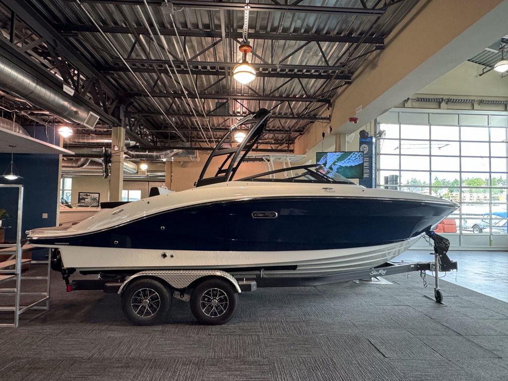 Sea Ray SPX 210