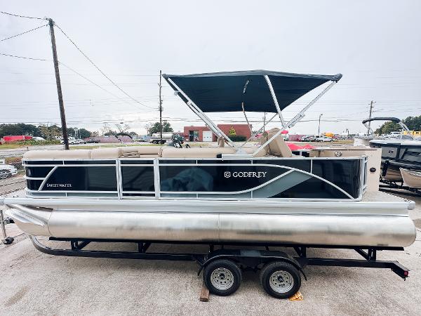 2024 Godfrey Sweetwater 22' Rear Fish & Cruise Tritoon - 2286 FS