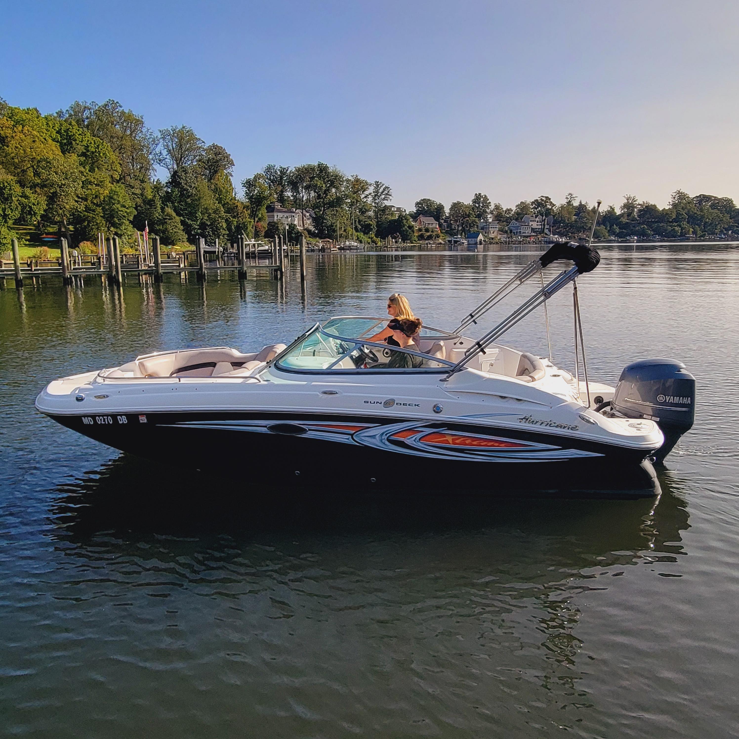 2015 Hurricane SunDeck SD 2400 IO Deck Boat Boat Review 