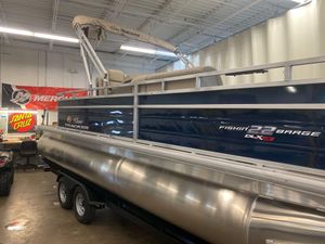 Sun Tracker Fishin' Barge 22 XP3 2025 Sun Tracker Fishin' Barge 22 XP3 pontoon boat in a showroom.