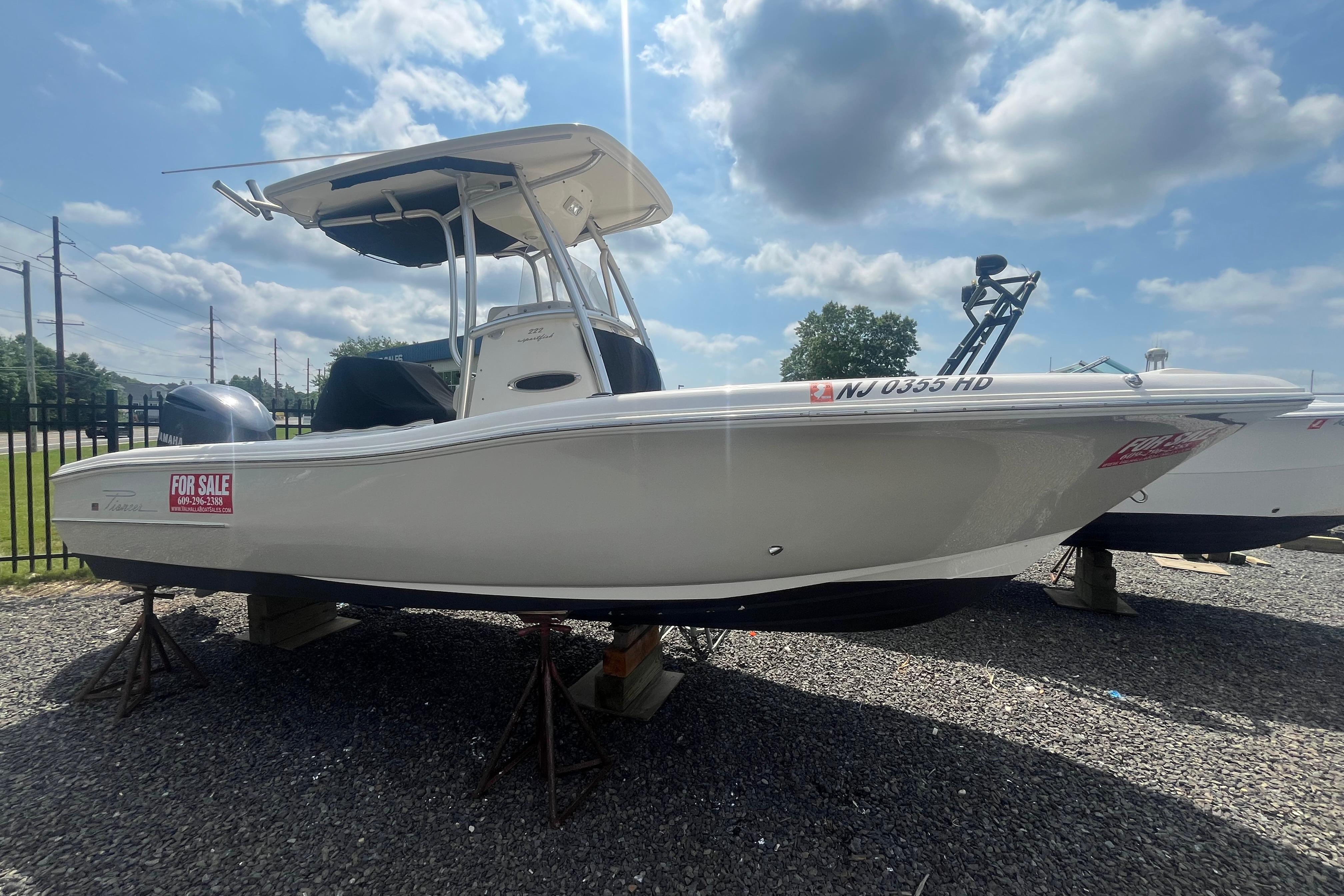 2011 Pioneer 222 Sportfish