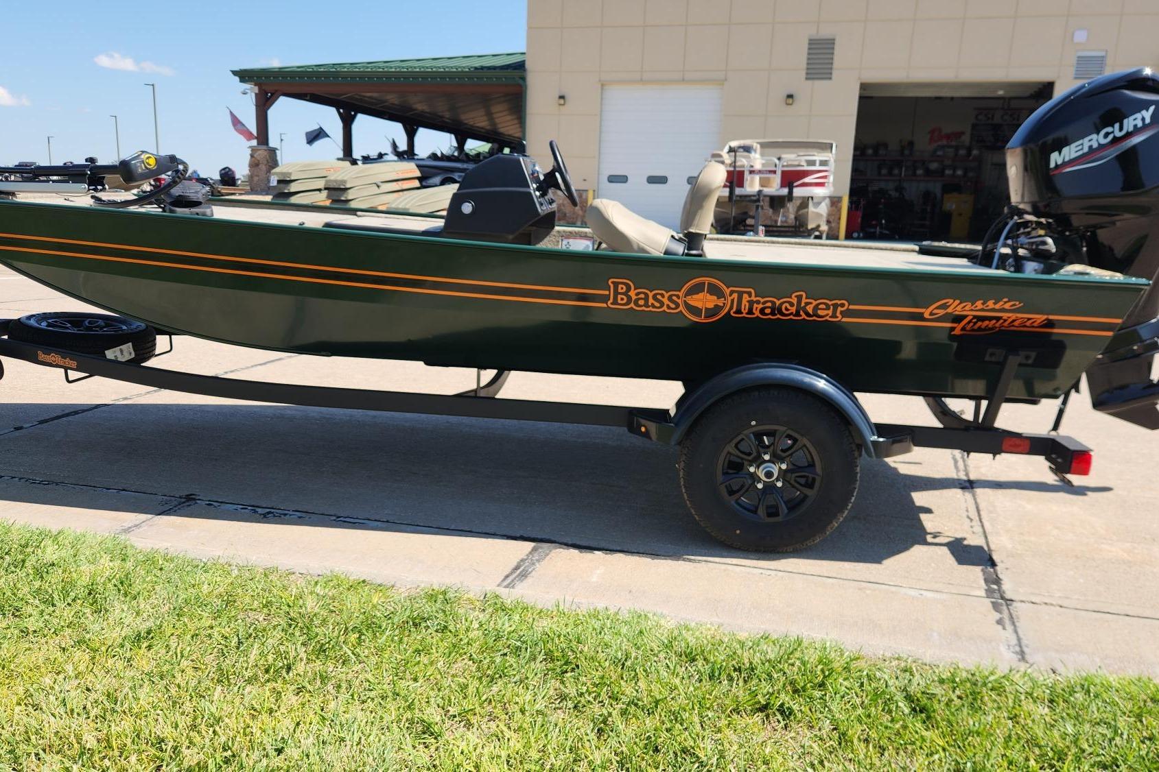 2026 Tracker Bass Tracker Classic Limited