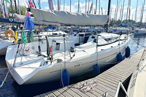 Italia Yachts 9.98 Fuoriserie Italia Yachts 9.98 Fuoriserie 2016 sailboat docked at marina with flags.