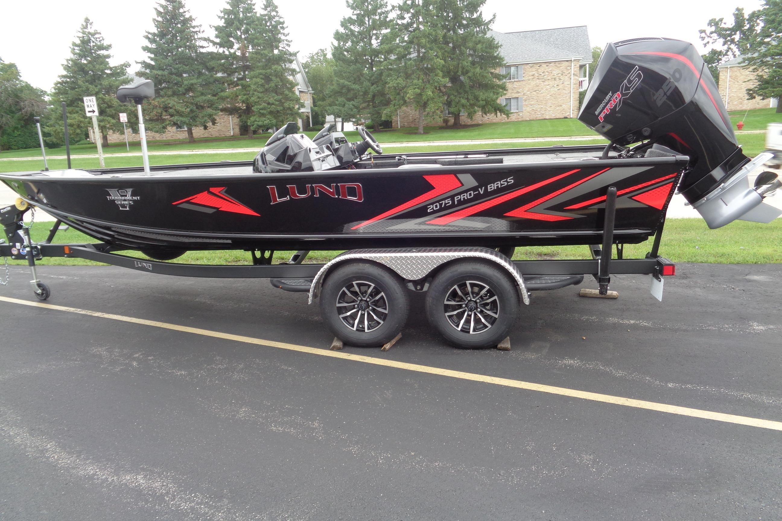 2026 Lund 2075 Pro-V Bass XS