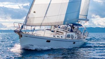 2010 Hylas 70