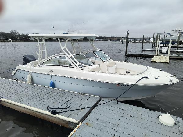 2016 Robalo R247 Dual Console