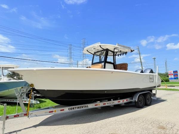 2021 Sea Hunt Gamefish 30 Coffin Box