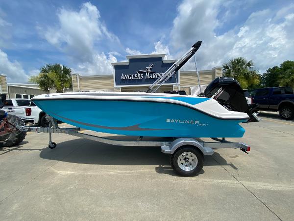 2024 Bayliner Element M17