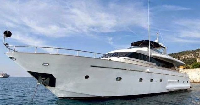 1996 Falcon 82 S