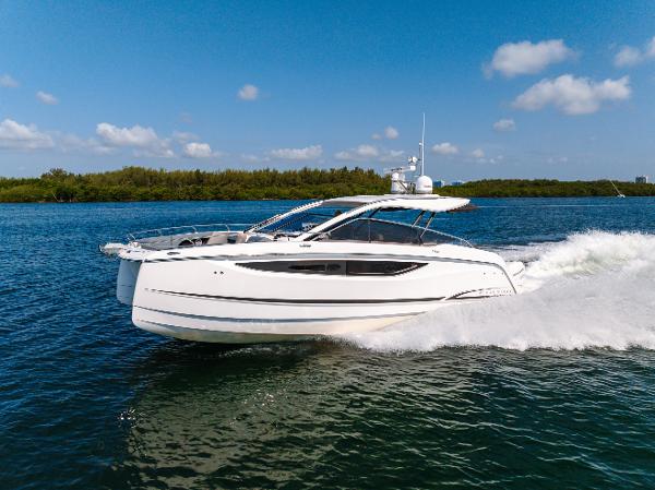 2023 Four Winns TH36 OB