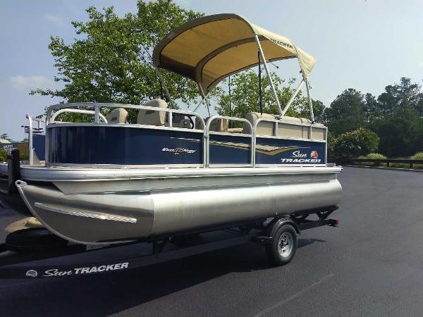 2025 Sun Tracker Bass Buggy 16 XL Select
