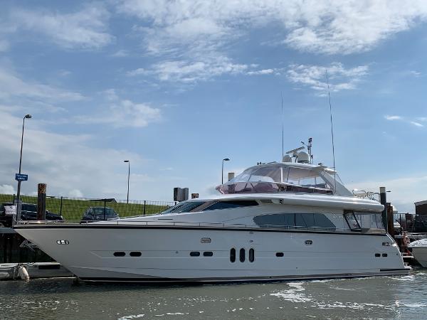 2005 Elegance 72