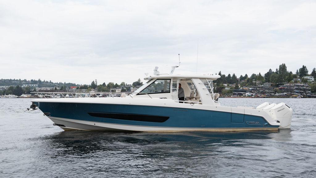 Boston Whaler 420 Outrage