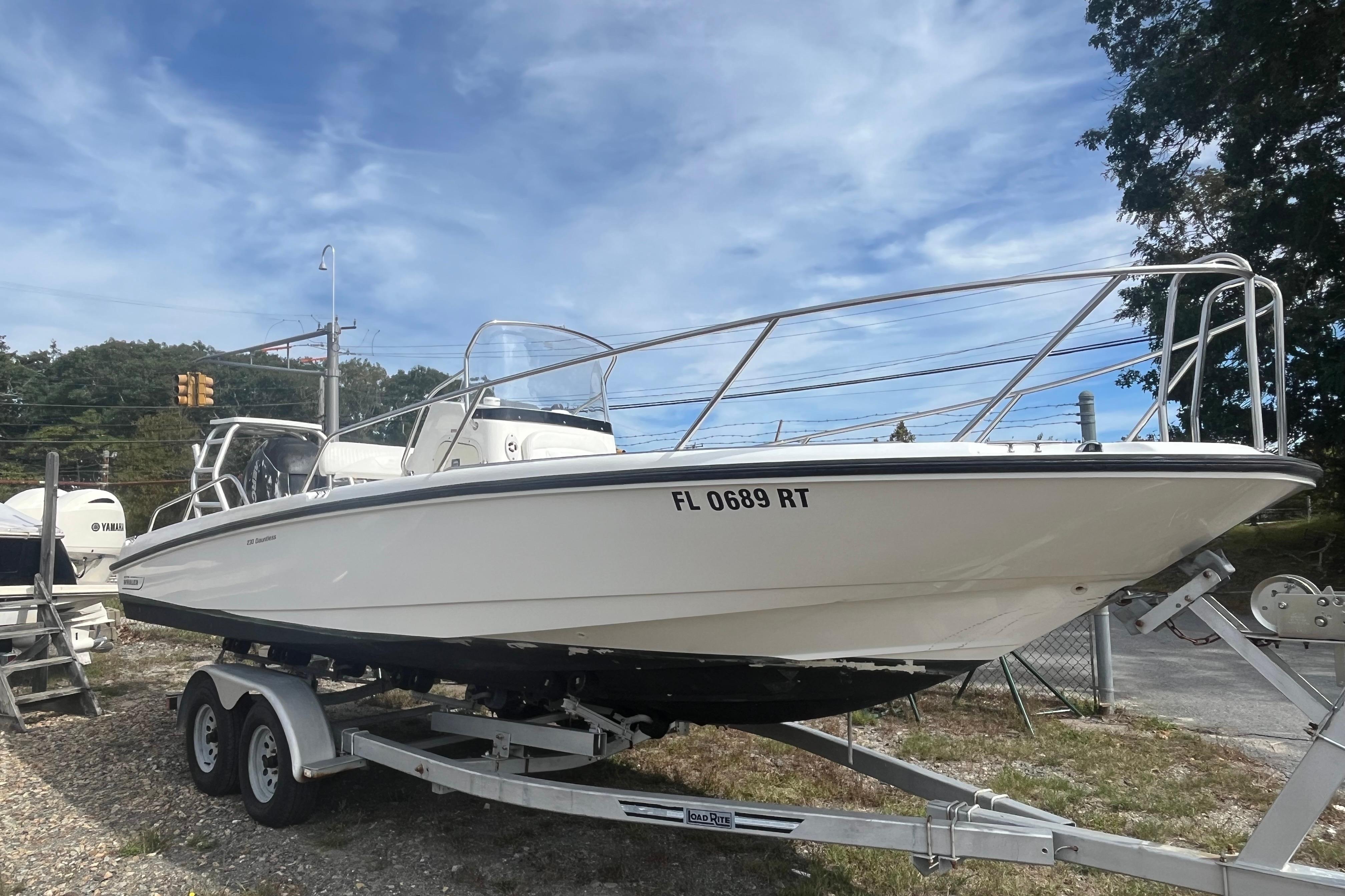 2008 Boston Whaler 230 Dauntless
