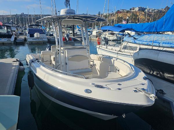2015 Robalo R222 Center Console