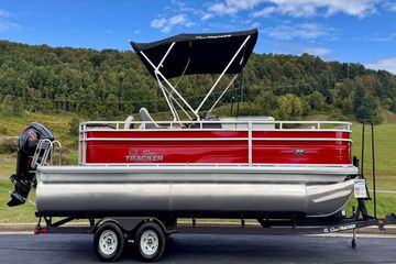 2026 Sun Tracker Fishin' Barge 22 DLX