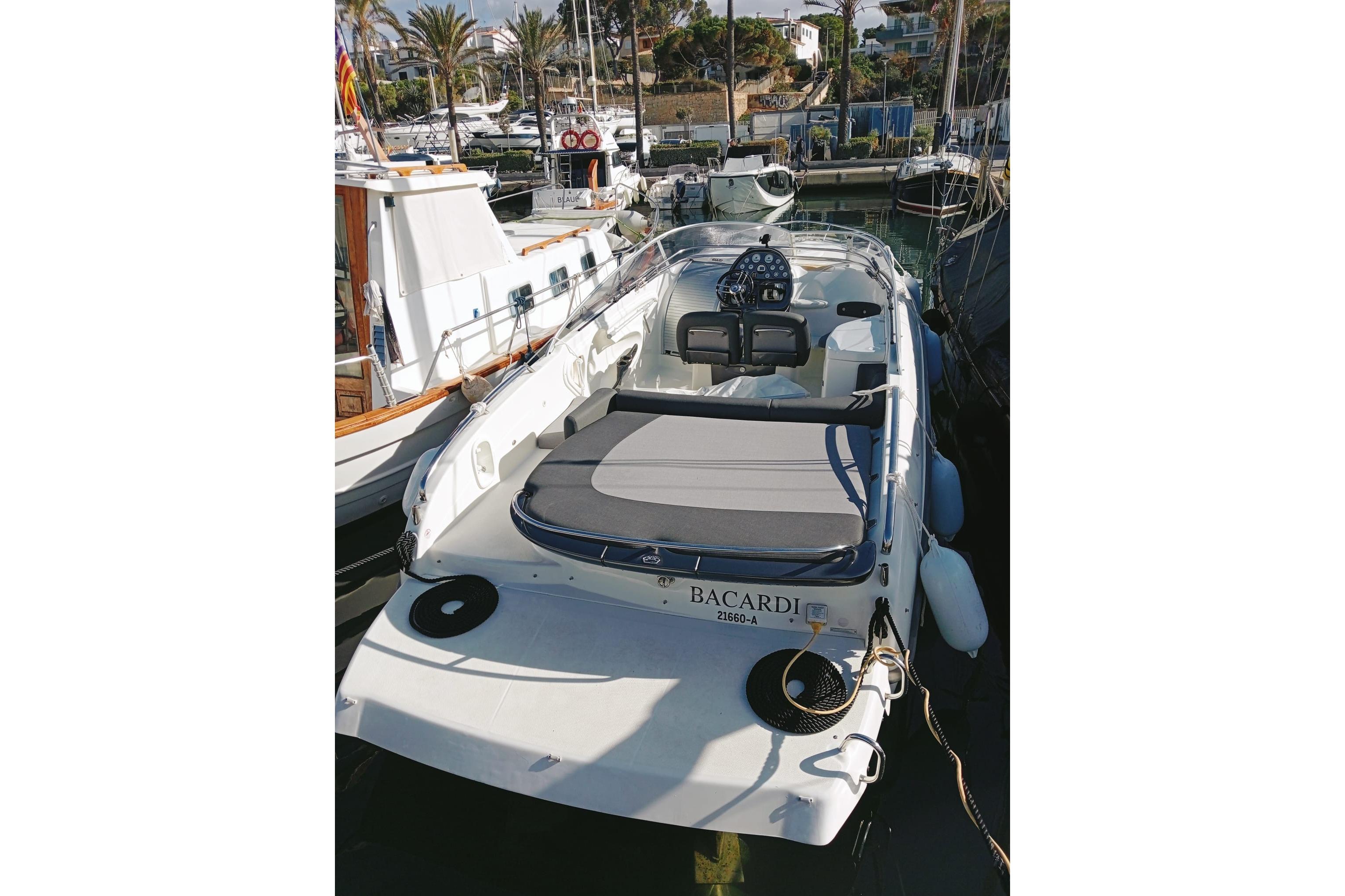 Cranchi CSL 27 2006 Cranchi CSL 27 boat docked in a marina, rear view.