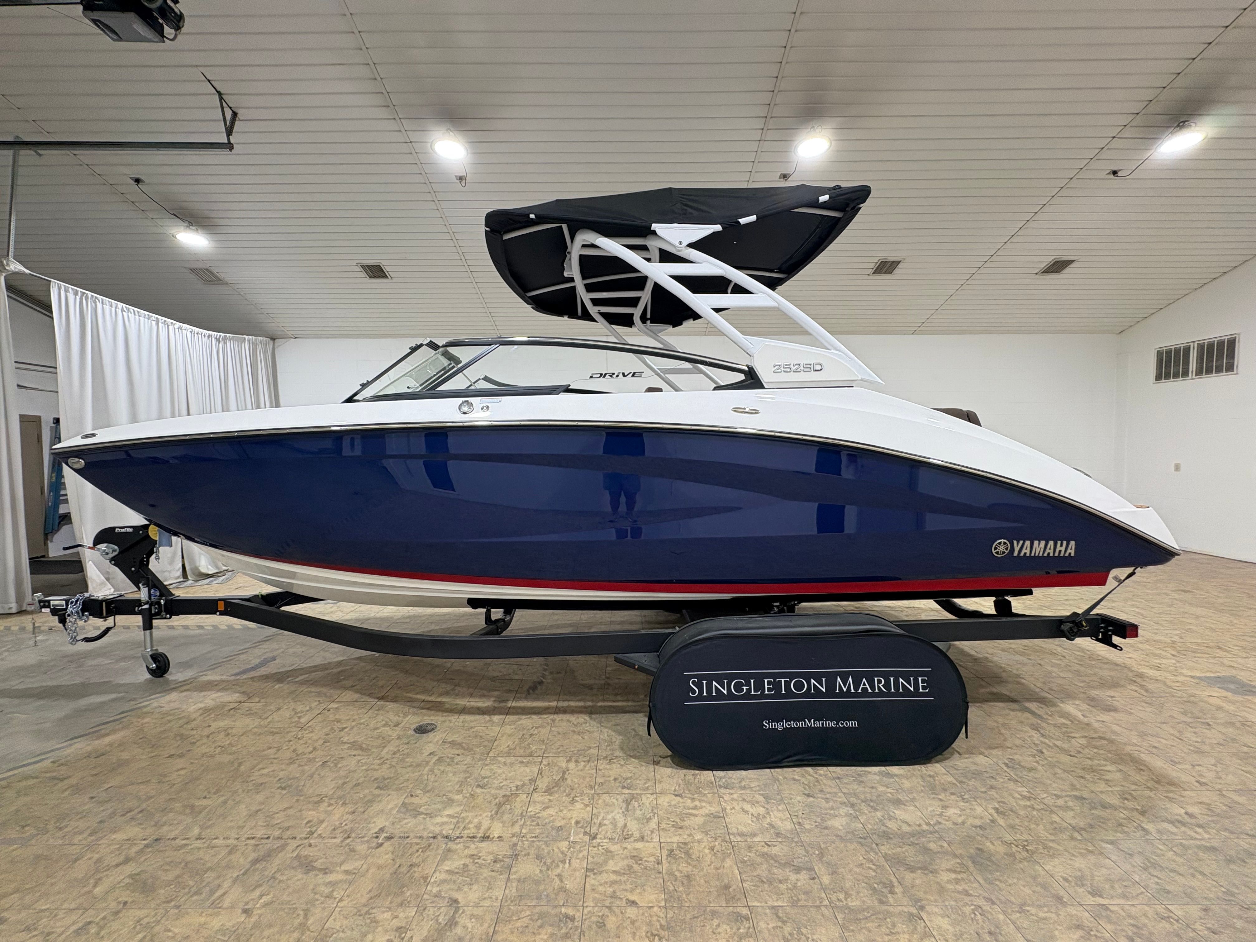 2025 Yamaha Boats 252SD