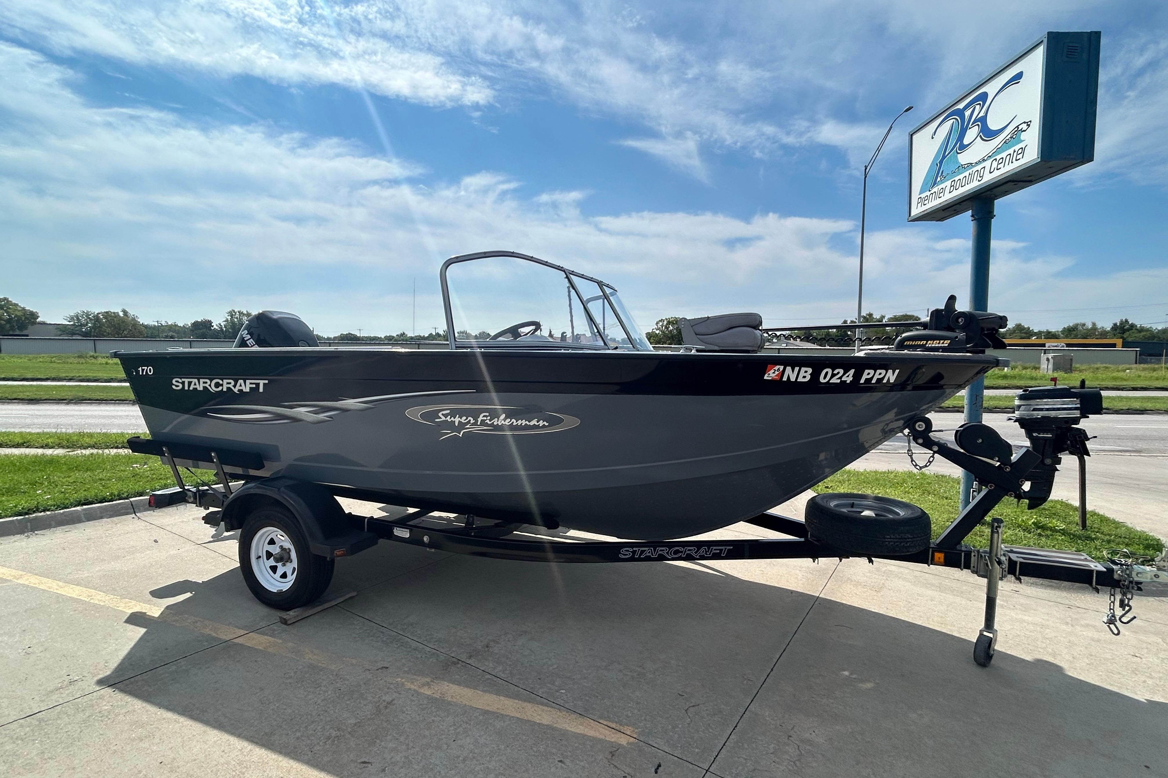Starcraft Super Fisherman 170 Sport 2006 Starcraft Super Fisherman 170 Sport boat on trailer at dealership.