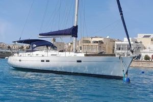Beneteau Oceanis Clipper 411 1998 Beneteau Oceanis Clipper 411 sailboat anchored in calm blue waters.