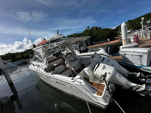 Wellcraft 290 Coastal 2007 Wellcraft 290 Coastal boat docked at marina under clear blue sky.