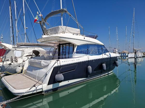 2019 Prestige 420 Flybridge Line