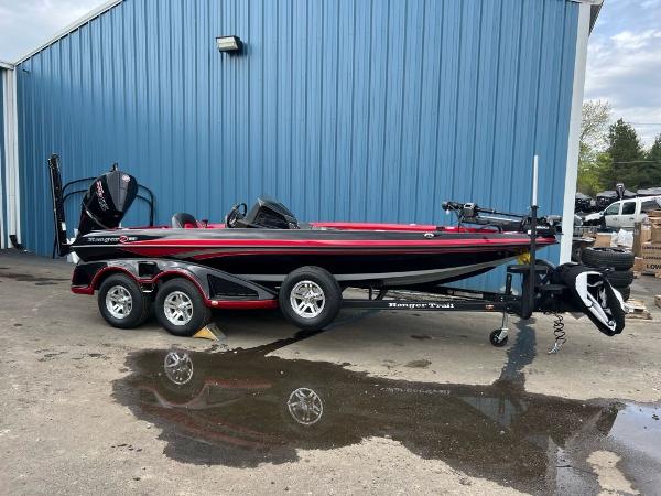 Ranger Z 519 2023 Ranger Z519 boat on trailer outside blue building.