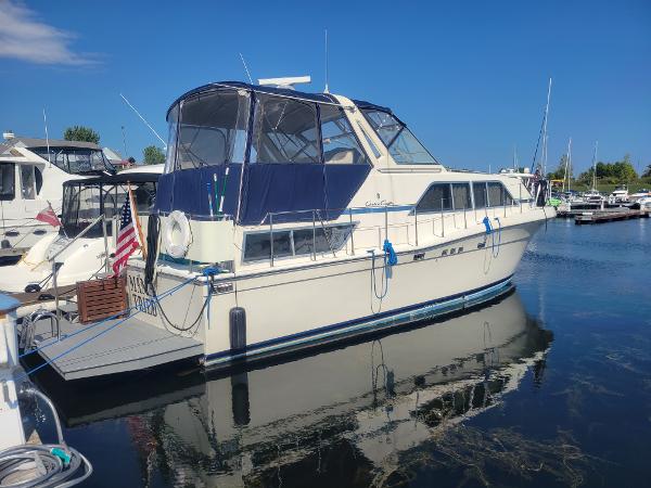 Chris-Craft Catalina 381 1986 Chris-Craft 381 Catalina yacht docked at marina under clear blue sky.
